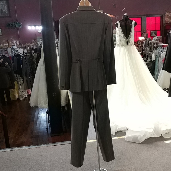 View Moda Italional 2-Piece Pants Suit - Picture 7 of 11